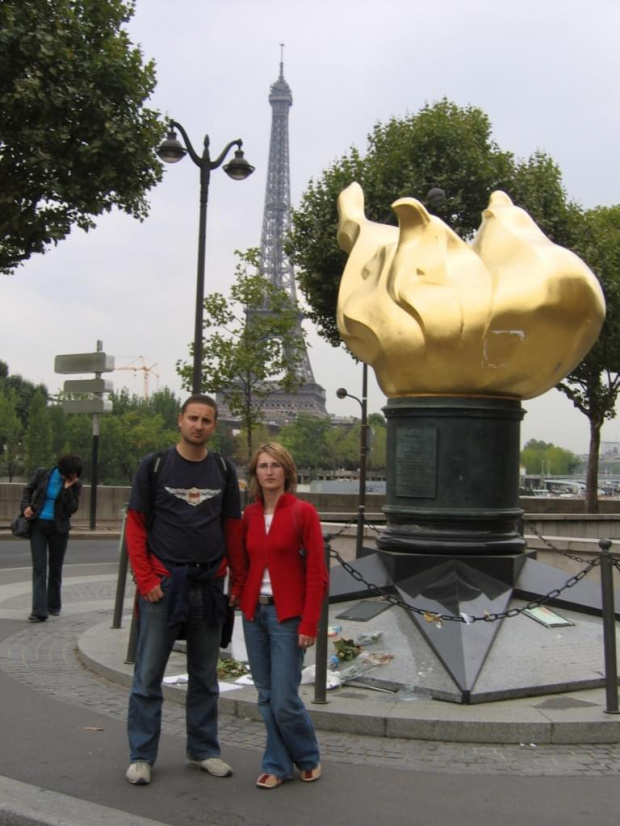 Pont Alma - w tunelu pod tym mostem zginęła Diana - Paryż - wrzesień 2005 #Paris #Paryż #WieżaEiffla #Wersal #Luwr #SaintMalo #Chambord #Ambois #Chartres #Tours #PolaElizejskie #LeonadroDaVinci