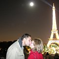 Romantyczny wieczór na Trocadero z wieża Eiffla w tle - Paryż - wrzesień 2005 #Paris #Paryż #WieżaEiffla #Wersal #Luwr #SaintMalo #Chambord #Ambois #Chartres #Tours #PolaElizejskie #LeonadroDaVinci