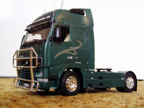 Italeri Volvo FH12 460 Globetrotter XL