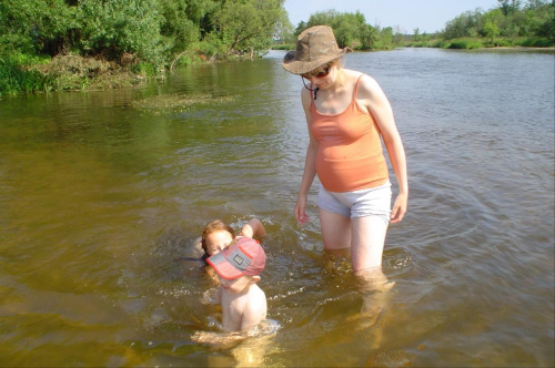 wypad nad rzekę - tujeszcze Julcia jest w brzuszku - lato 2006r
fot. Seed