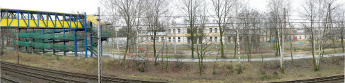 panorama na kładke PKP oraz byłe zakłady jedwabiu naturalnego, obecnie przedszkole, szkoła spopłeczna i gimnazjum
