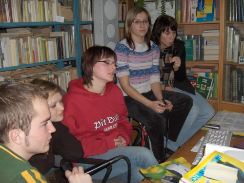 30 stycznia 2007 r. odbył się w bibliotece "II wieczór karaoke". Szkoda, że nie mogliście tego posłuchać!!!! #Sobieszyn #Biblioteka #Karaoke #Brzozowa #MałgorzataCichecka #KatarzynaLis #KamilMajchrzak