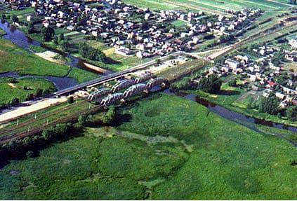 to jest wioska w której mieszkam jak widac robiona z lotu hymm przepływa przez nioł rzeka narew :P