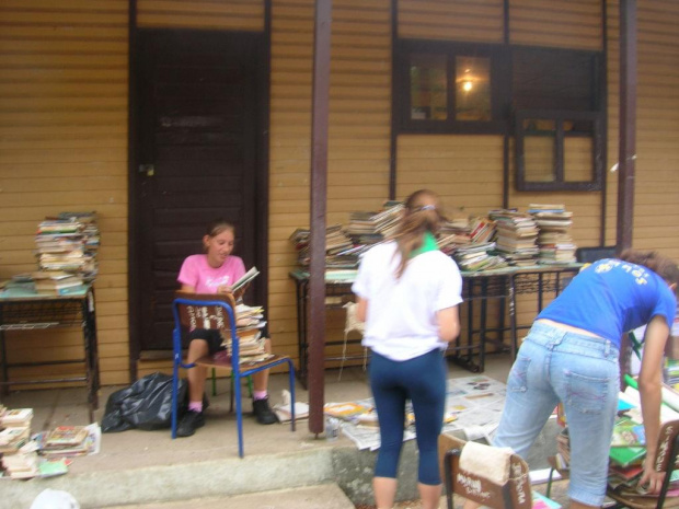 z tego po trzech dniach powstala biblioteka