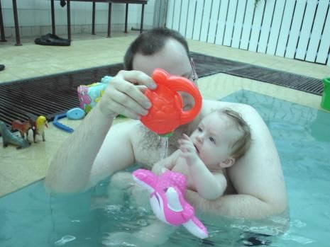 Pierwsze zajęcia na basenie, Majka 5,5 miesiąca. #majka #basen