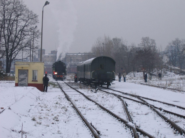 Pokazowe manewry pociągu z parowozem Tkt48-16 w porcie we Wrocławiu