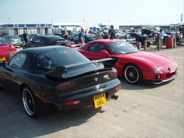 wszytskie japońskie fury i EDC eliminacjia driftingu gdzie Maciek Polody wygrał silverstone 2007
i filmiki http://youtube.com/profile_videos?user=grbrandys #SilverstoneEdcTunning