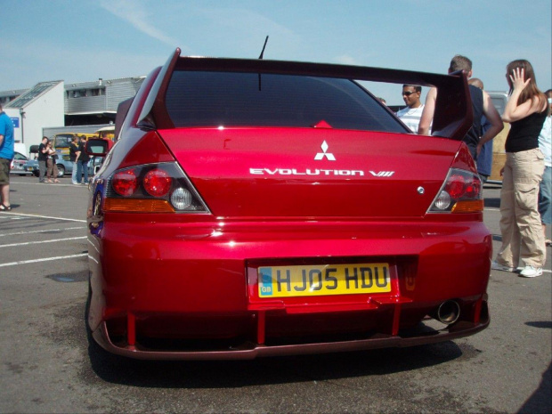 wszytskie japońskie fury i EDC eliminacjia driftingu gdzie Maciek Polody wygrał silverstone 2007
i filmiki http://youtube.com/profile_videos?user=grbrandys #SilverstoneEdcTunning