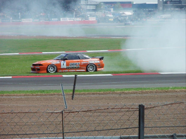 wszytskie japońskie fury i EDC eliminacjia driftingu gdzie Maciek Polody wygrał silverstone 2007
i filmiki http://youtube.com/profile_videos?user=grbrandys #SilverstoneEdcTunning