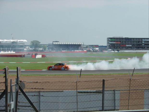 wszytskie japońskie fury i EDC eliminacjia driftingu gdzie Maciek Polody wygrał silverstone 2007
i filmiki http://youtube.com/profile_videos?user=grbrandys #SilverstoneEdcTunning