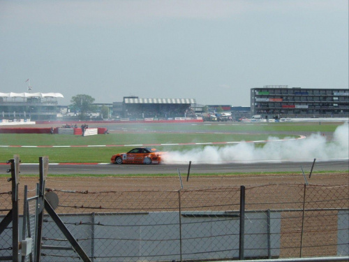 wszytskie japońskie fury i EDC eliminacjia driftingu gdzie Maciek Polody wygrał silverstone 2007
i filmiki http://youtube.com/profile_videos?user=grbrandys #SilverstoneEdcTunning