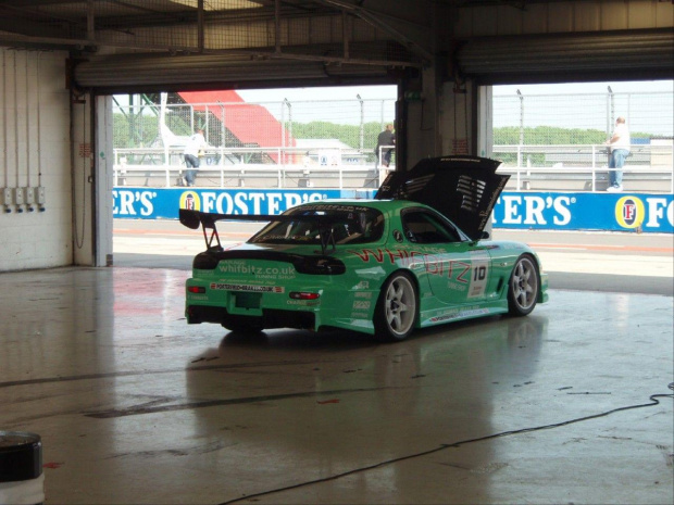 wszytskie japońskie fury i EDC eliminacjia driftingu gdzie Maciek Polody wygrał silverstone 2007
i filmiki http://youtube.com/profile_videos?user=grbrandys #SilverstoneEdcTunning