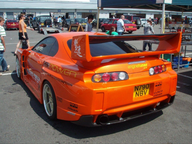 wszytskie japońskie fury i EDC eliminacjia driftingu gdzie Maciek Polody wygrał silverstone 2007
i filmiki http://youtube.com/profile_videos?user=grbrandys #SilverstoneEdcTunning