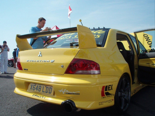 wszytskie japońskie fury i EDC eliminacjia driftingu gdzie Maciek Polody wygrał silverstone 2007
i filmiki http://youtube.com/profile_videos?user=grbrandys #SilverstoneEdcTunning