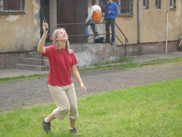 Hehe Marcysia odbija lotke-albo przynajmniej próbuje