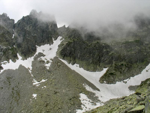 Przełęcz Czerwona Ławka w chmurach #góry #tatry