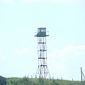 Resztki tzw. "sistiemy", czyli wieża strażnicza chroniąca USSR przed szkodliwymi miazmatami z Polski.
(Niżej były jeszcze czter rzędy drutów kolczastych, zaorana ziemia i tym podobne ułatwienia).