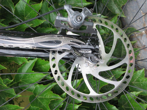 Całość przedstawia mój rowerek na ramie Author A-Gang.
1.Cały rower.
2.Tarcza przód 180mm.
3.Amotryzator Manitou Black Comp (120 mm).
4.Napinacz tył.