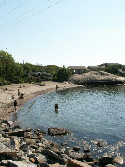 mała piaszczysta plaża