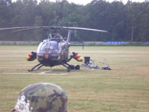 Helikopter wojskowy z uzbrojeniem. #helikopter