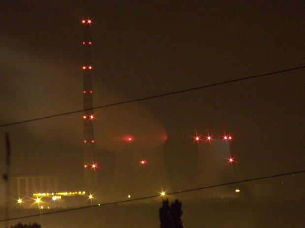 Elektrownia Jaworzno III.
Kominy chłodnicze w zimną noc - zbliżenie 2. #nocne #kominy #elektrownia #jaworzno #krajobraz