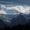 Młynarz, a za nim cała reszta Tatr Wysokich - widok z Rusinowej Polany - tam zawsze są piekne widoki ;) #góry #mountain #Tatry #Wysokie #Młynarz #panorama #widok #grań