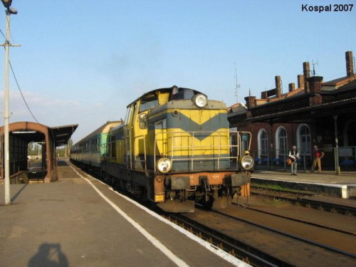 10.10.2007 SU42-525 z 3 wagonami Bh jako pociąg osobowy z Gorzowa Wlkp.